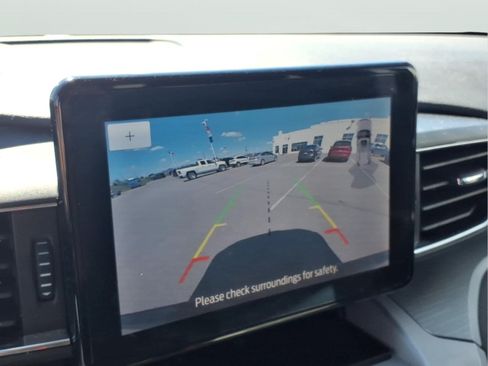 Used 2024 Ford Explorer XLT w/ Equipment Group 202A AWD/4WD image 22