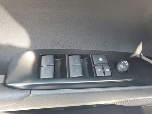 Used 2025 Toyota Camry SE image 24