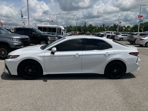 Used 2022 Toyota Camry XSE image 4