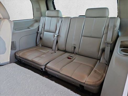 Used 2011 GMC Yukon SLT w/ SLT-2 Equipment Package AWD/4WD image 27
