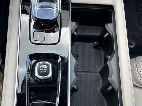 New 2026 Volvo XC90 B5 Ultra w/ Protection Package Premier AWD/4WD image 32