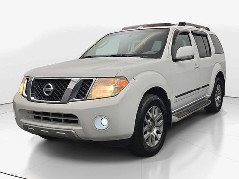 Used 2011 Nissan Pathfinder LE AWD/4WD image 5