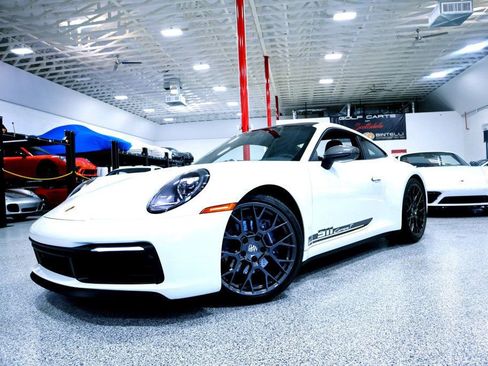 Used 2023 Porsche 911 Carrera T image 3