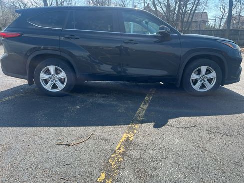 Used 2023 Toyota Highlander LE image 7