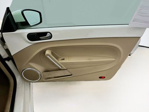 Used 2013 Volkswagen Beetle 2.5 image 29