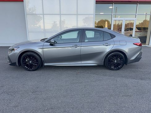 Used 2025 Toyota Camry SE w/ Convenience Package AWD/4WD image 9