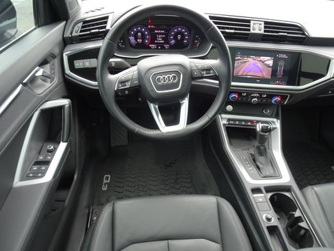 Used 2020 Audi Q3 2.0T Premium Plus w/ Premium Plus Package AWD/4WD image 11