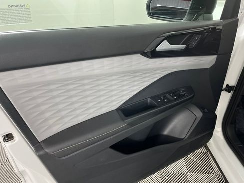 Used 2024 Volkswagen Taos S image 10