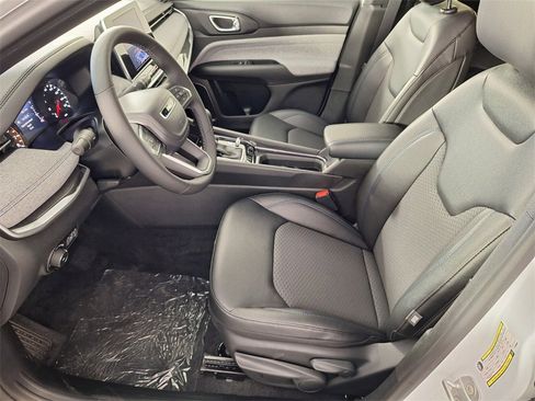 New 2026 Jeep Compass Latitude image 9