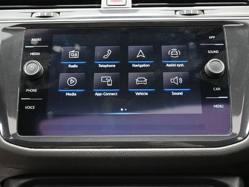 Used 2022 Volkswagen Tiguan SE FWD image 25