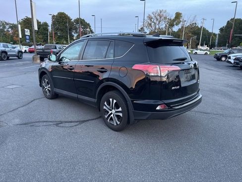 Used 2018 Toyota RAV4 LE image 4