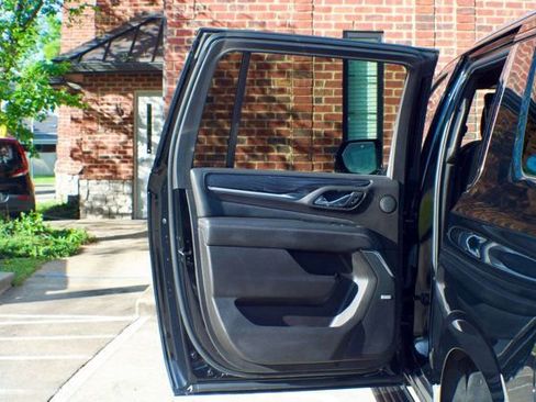 Used 2021 GMC Yukon XL Denali w/ Denali Premium Package image 43