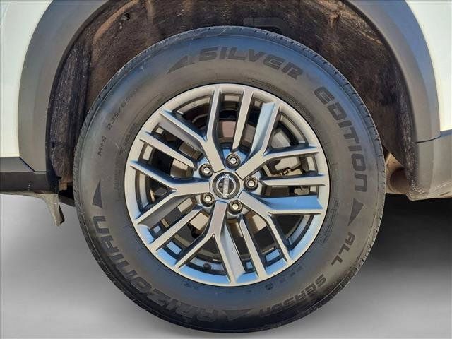 Used 2024 Nissan Rogue S AWD/4WD image 23