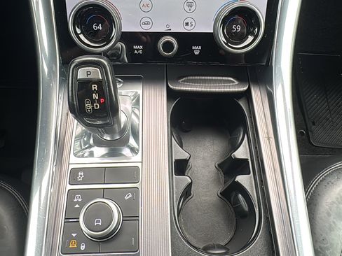 Used 2018 Land Rover Range Rover Sport HSE image 21