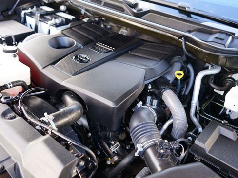 Used 2022 Toyota Tundra Limited w/ TRD Off-Road Package image 9