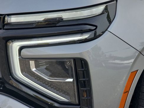 Used 2025 Chevrolet Suburban Z71 image 29