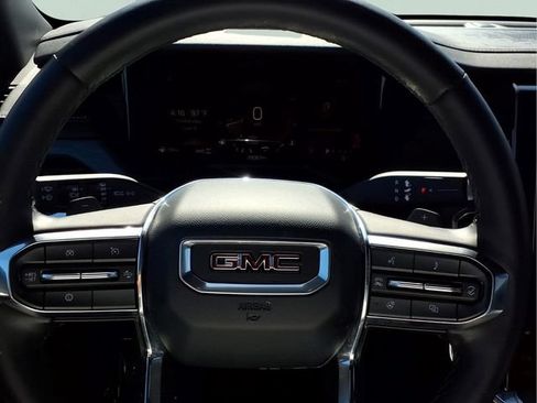 Used 2026 GMC Acadia Elevation w/ Elevation Premium Package AWD/4WD image 9