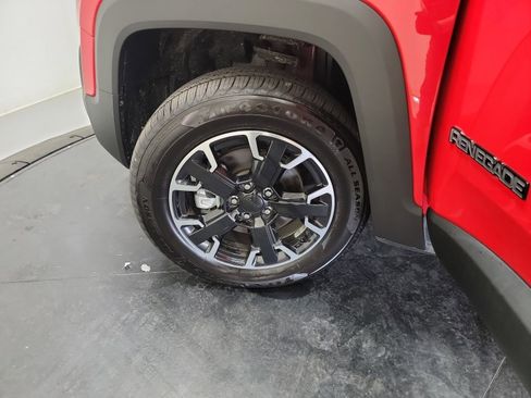 Used 2023 Jeep Renegade Latitude AWD/4WD image 29