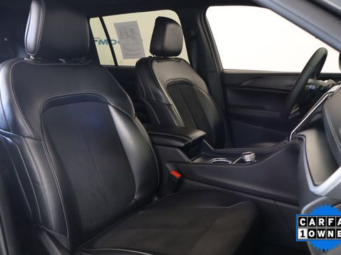 Used 2024 Jeep Grand Cherokee L Laredo image 20