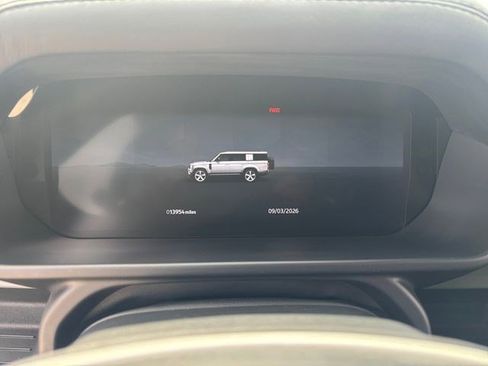 Used 2023 Land Rover Defender 130 X-Dynamic SE image 16