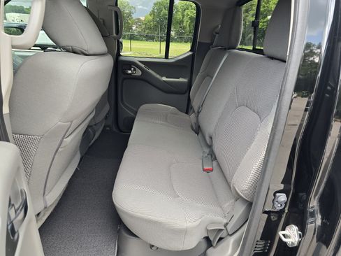 Used 2021 Nissan Frontier SV w/ Midnight Edition Floor Mats AWD/4WD image 13
