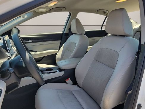 Used 2025 Nissan Altima 2.5 SV FWD image 10