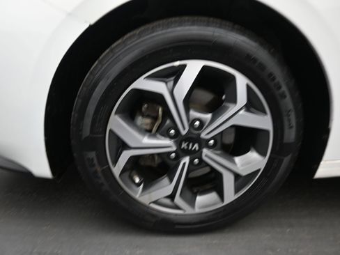Used 2021 Kia Forte LXS FWD image 9