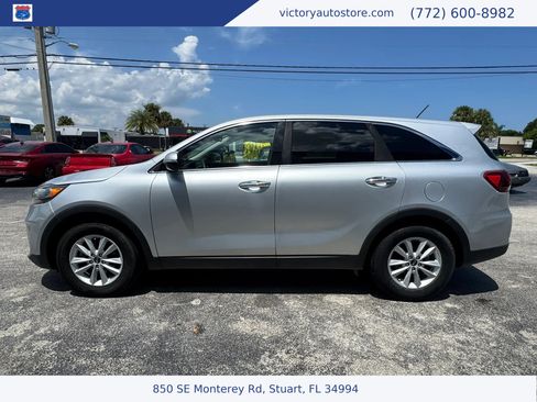 Used 2019 Kia Sorento FWD image 4