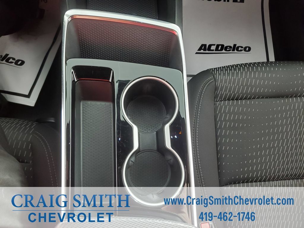 Used 2025 Chevrolet Equinox LT FWD image 30