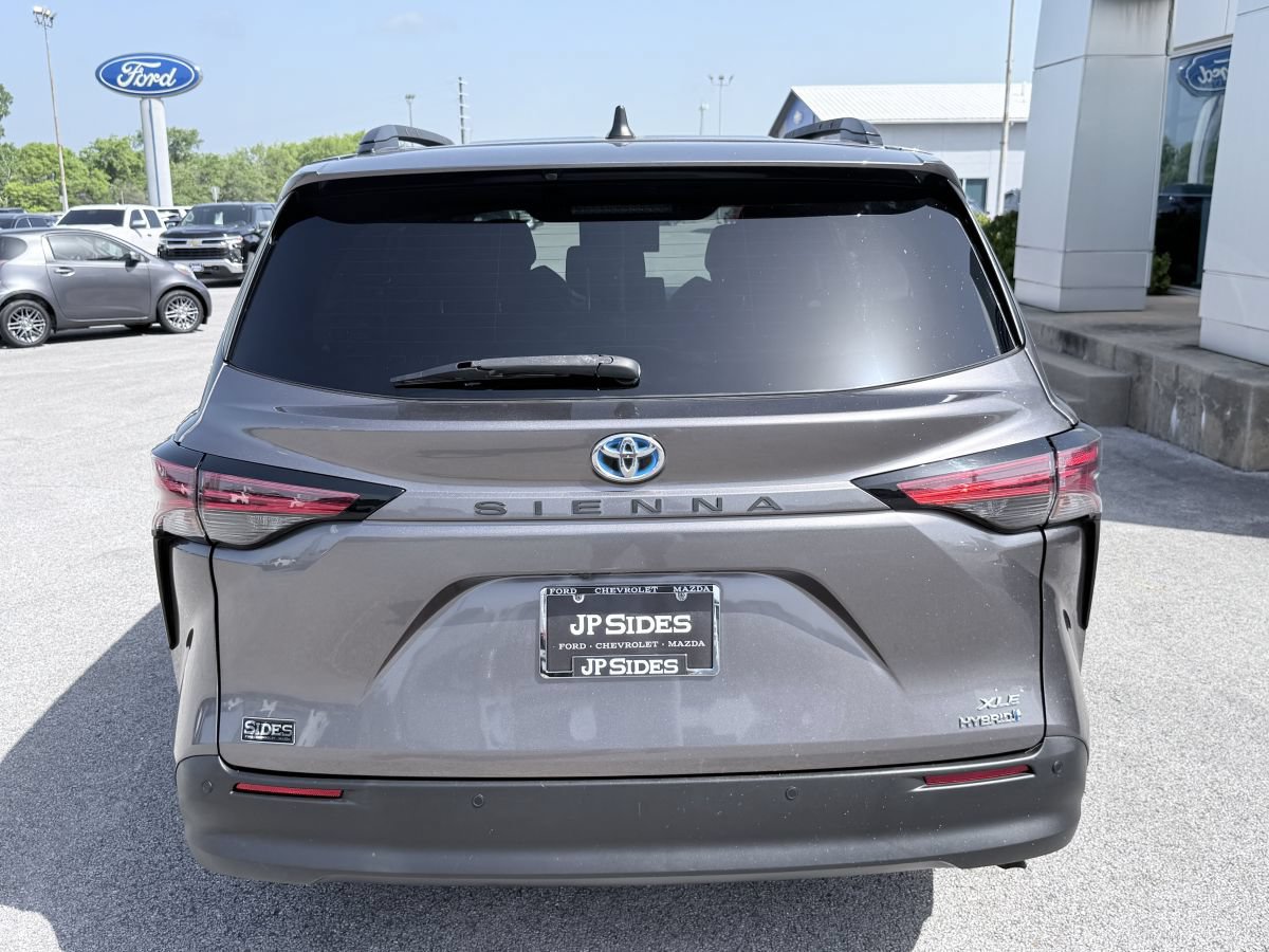 Used 2021 Toyota Sienna XLE w/ XLE Plus Package FWD image 8
