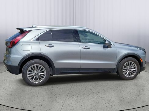 Used 2025 Cadillac XT4 Premium Luxury FWD image 3