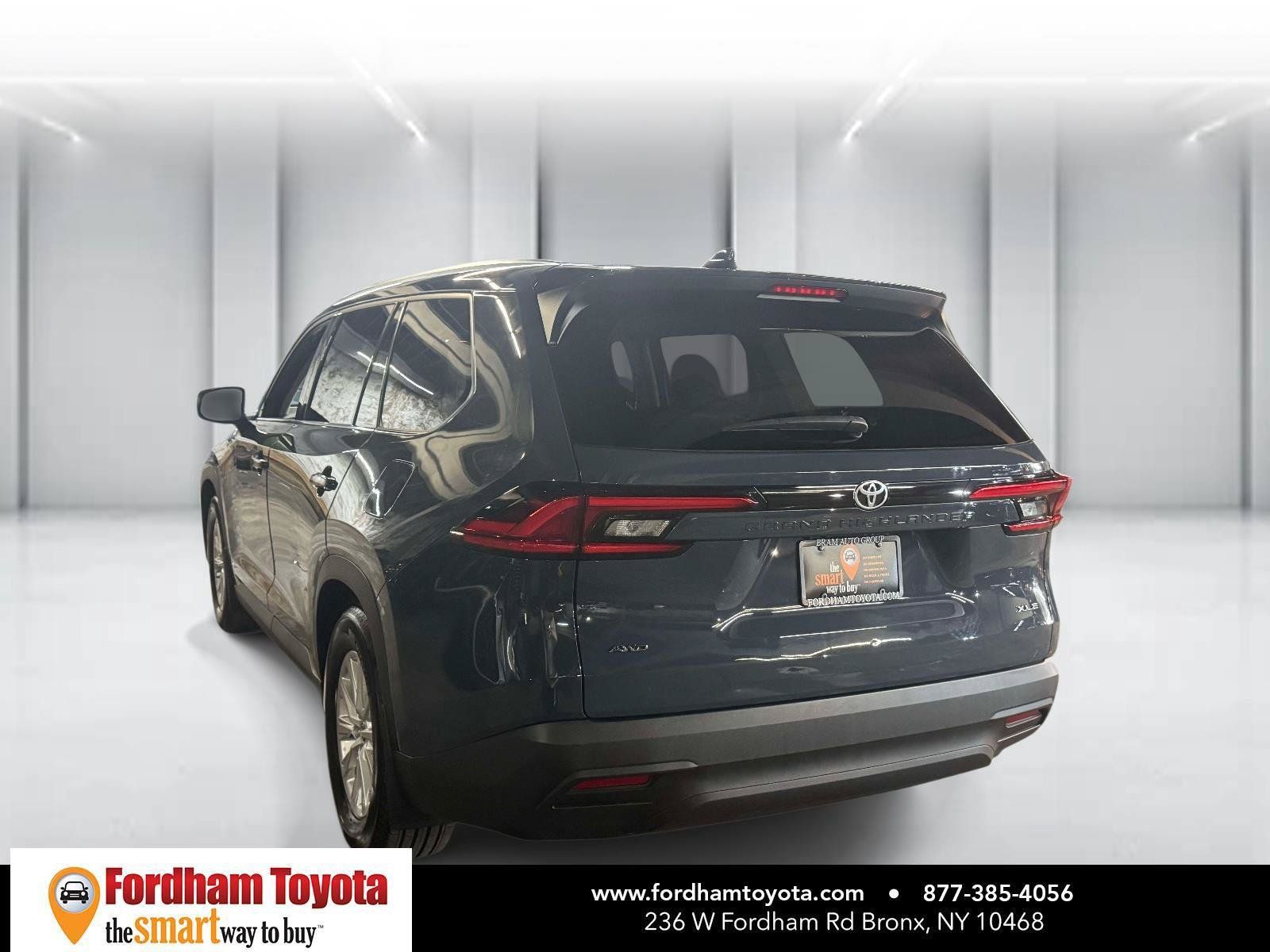 Used 2024 Toyota Grand Highlander AWD image 5