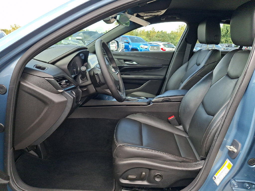 Used 2023 Cadillac CT4 Luxury w/ Cold Weather Package AWD/4WD image 13