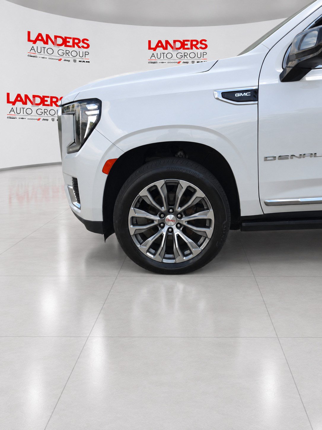 Used 2021 GMC Yukon Denali w/ Denali Premium Package RWD image 9