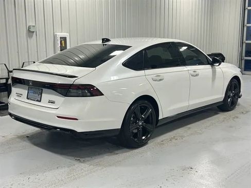 Used 2023 Honda Accord Sport image 3