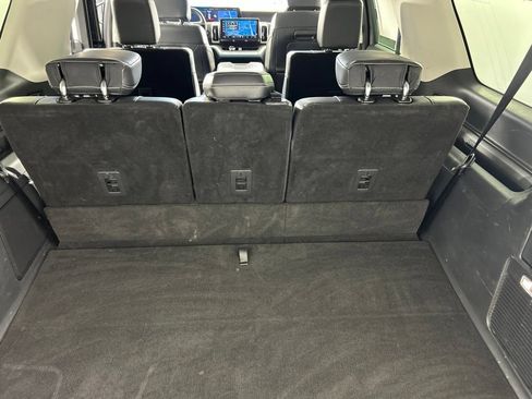Used 2025 Ford Expedition Max Platinum w/ Driver's Package AWD/4WD image 29