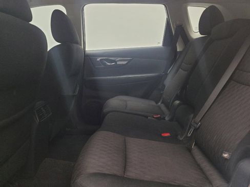 Used 2017 Nissan Rogue S image 18