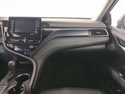 Used 2024 Toyota Camry SE image 25