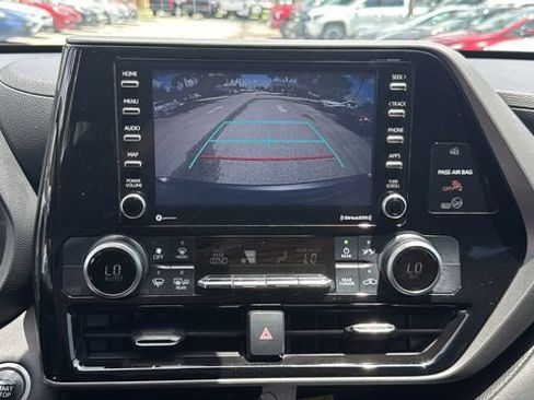 Used 2021 Toyota Highlander L FWD image 24
