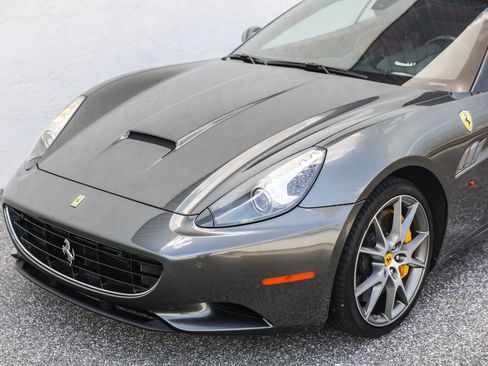 Used 2010 Ferrari California RWD image 22