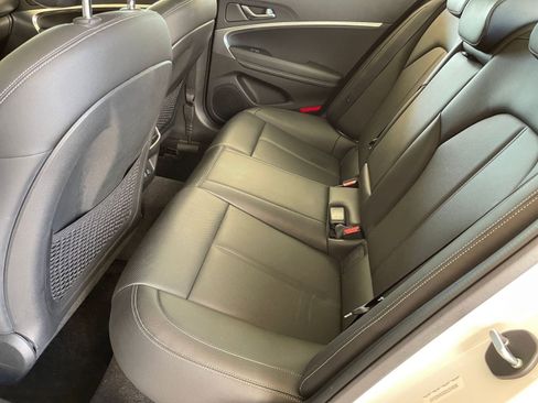 Used 2025 Genesis G70 2.5T image 28