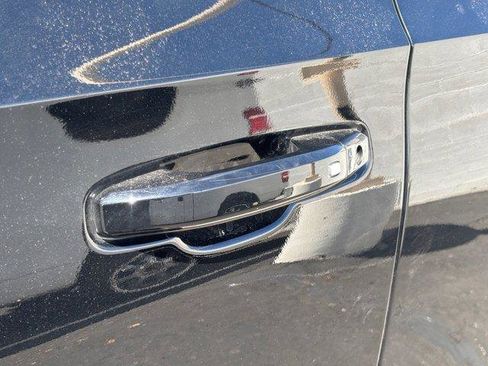 Used 2025 Chevrolet Suburban RST image 9