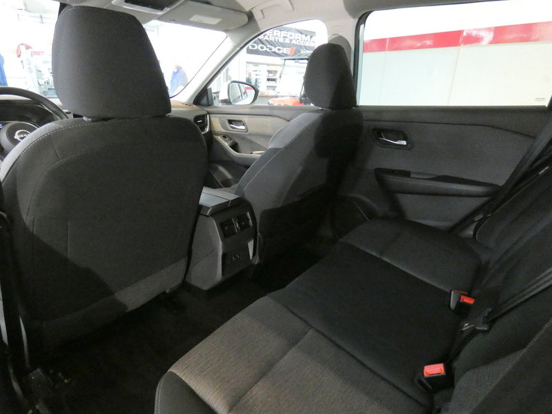 Used 2023 Nissan Rogue SV AWD/4WD image 19