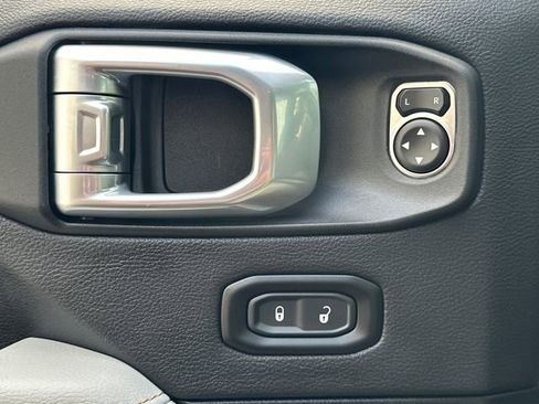 Used 2023 Jeep Gladiator Overland image 22