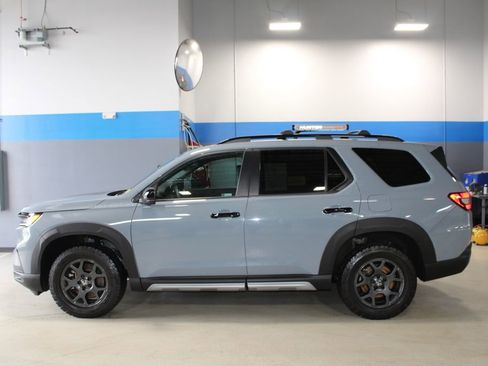 Used 2023 Honda Pilot TrailSport image 16
