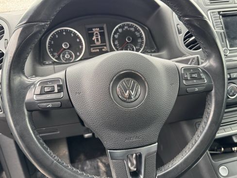 Used 2017 Volkswagen Tiguan S image 15