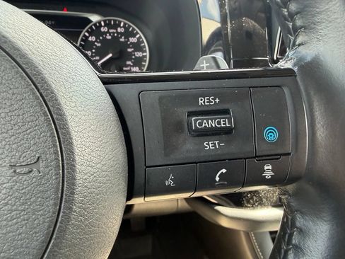Used 2022 Nissan Pathfinder SV AWD/4WD image 18