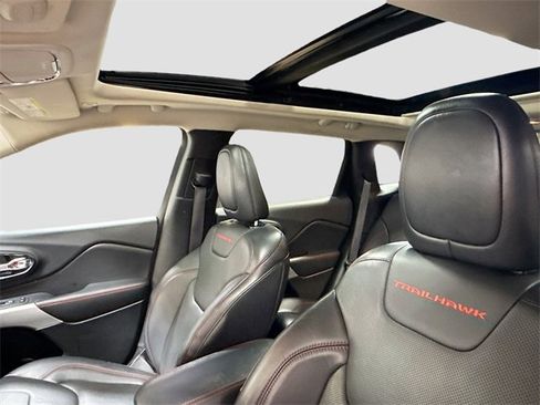 Used 2018 Jeep Cherokee Trailhawk w/ Quick Order Package 27L image 23