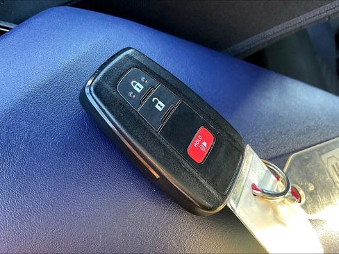 Used 2020 Toyota C-HR XLE image 11