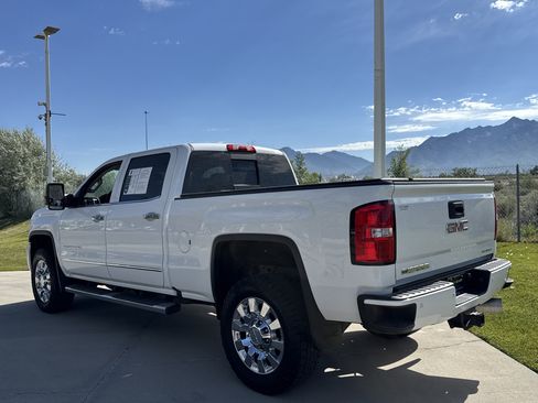 Used 2018 GMC Sierra 2500 Denali w/ Duramax Plus Package AWD/4WD image 3